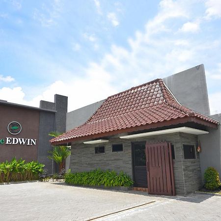 The Edwin Syariah Hotell Ngabean Exteriör bild