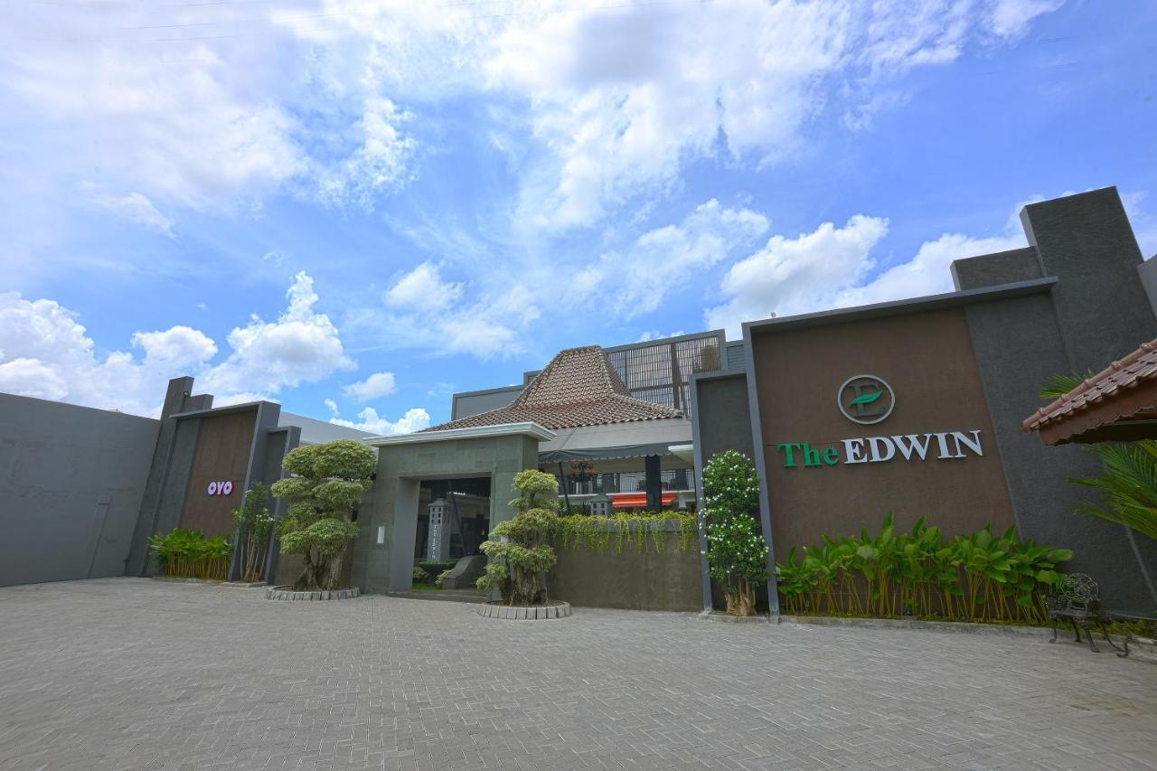 The Edwin Syariah Hotell Ngabean Exteriör bild