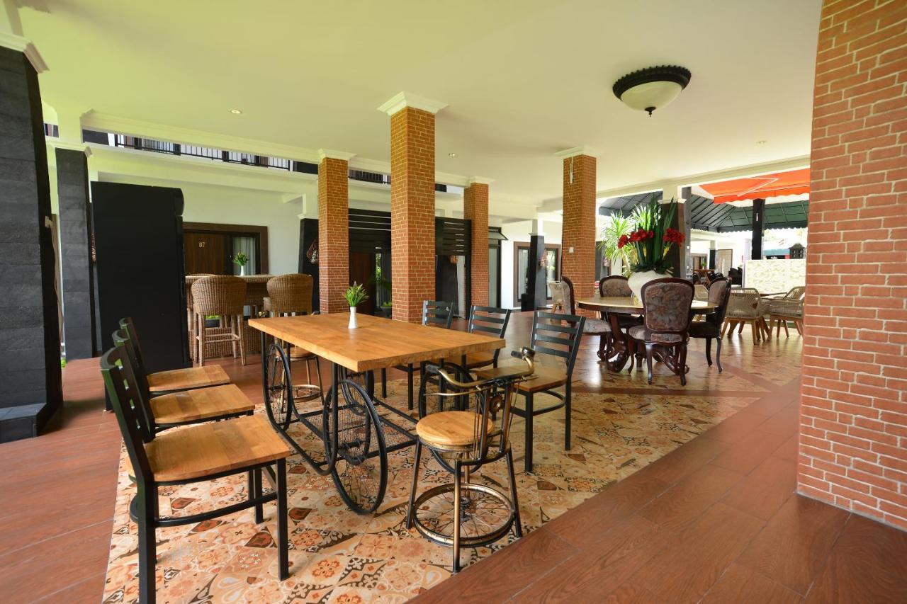 The Edwin Syariah Hotell Ngabean Exteriör bild