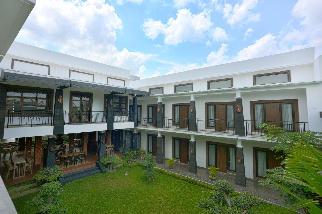 The Edwin Syariah Hotell Ngabean Exteriör bild