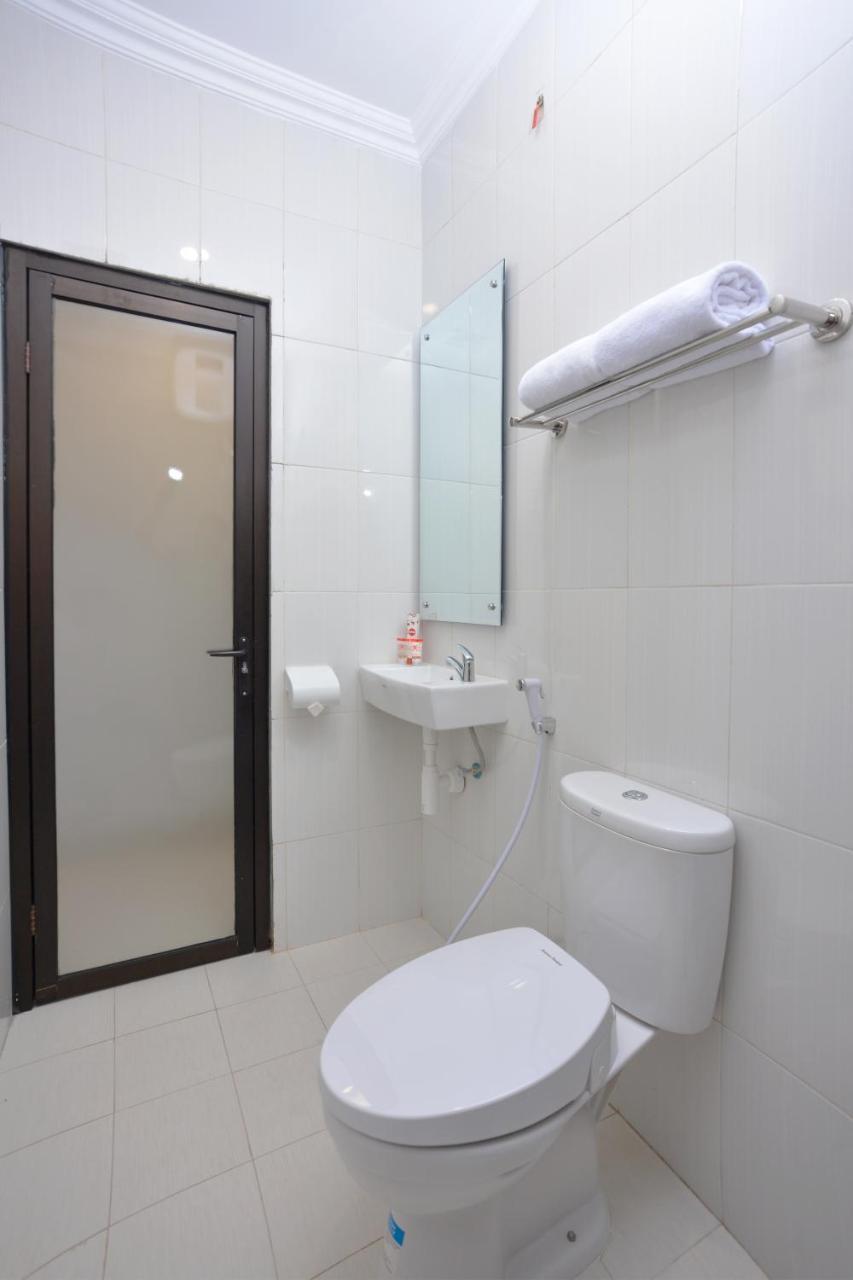 The Edwin Syariah Hotell Ngabean Exteriör bild