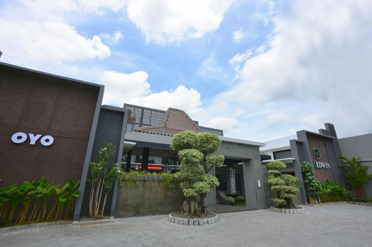 The Edwin Syariah Hotell Ngabean Exteriör bild