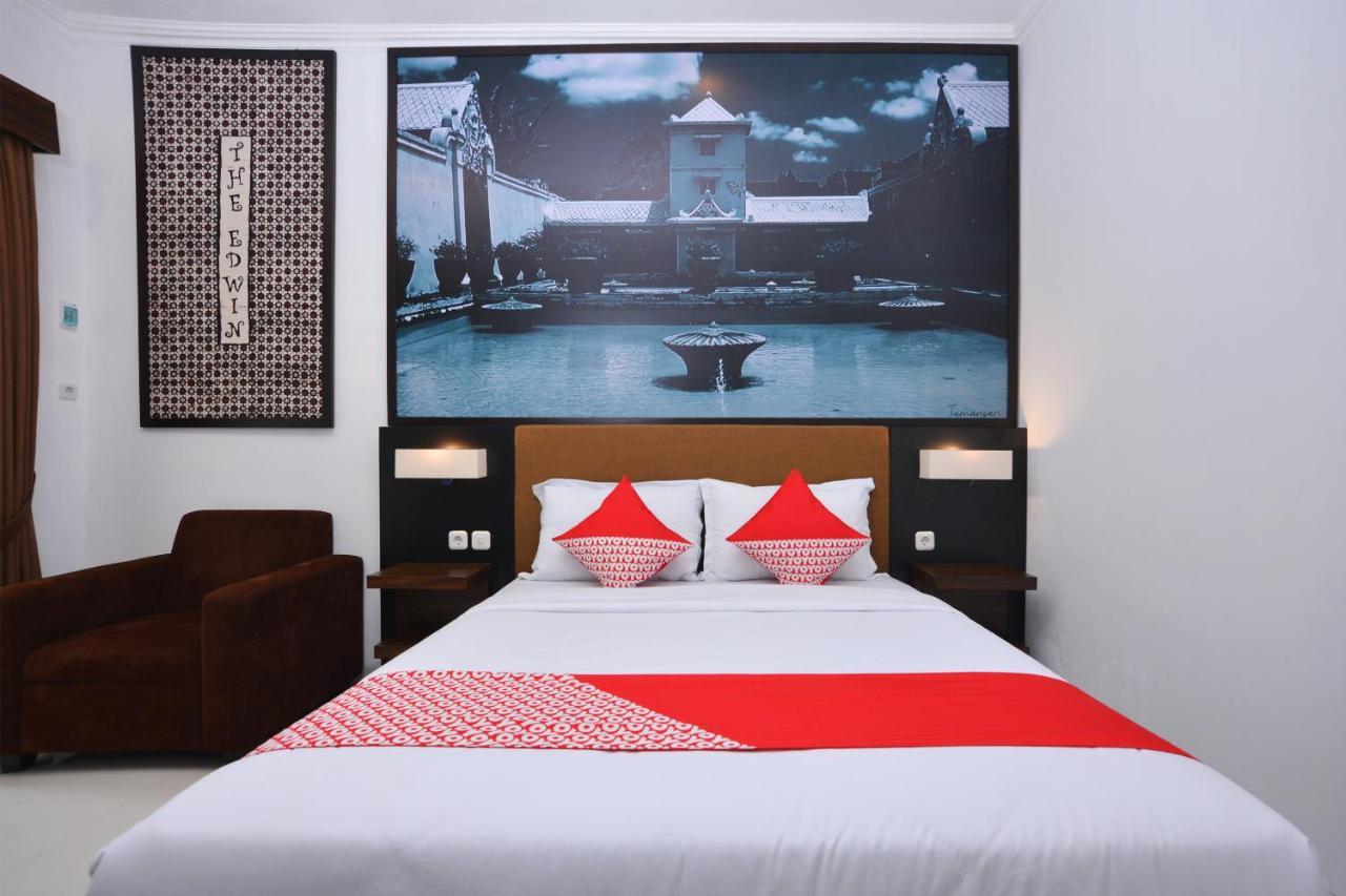The Edwin Syariah Hotell Ngabean Exteriör bild