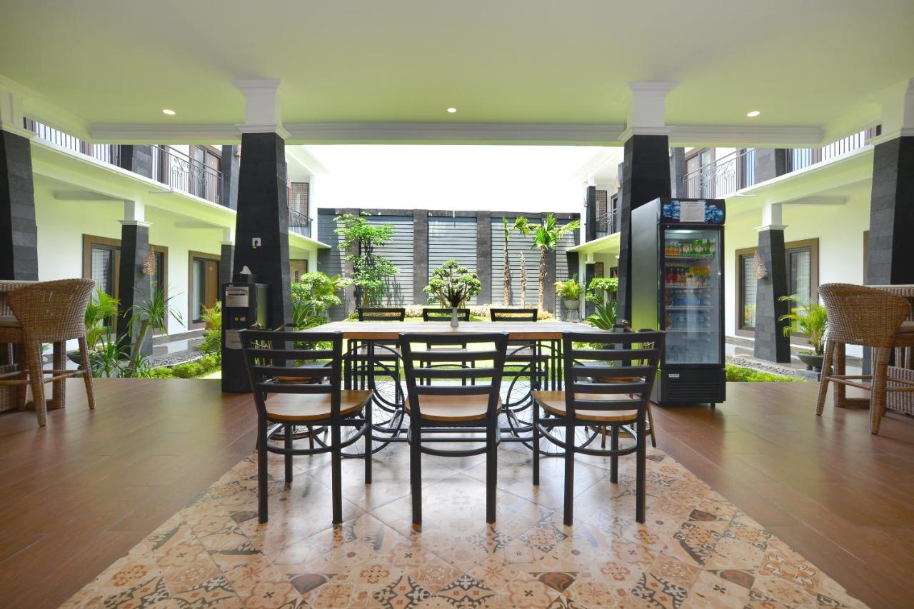 The Edwin Syariah Hotell Ngabean Exteriör bild