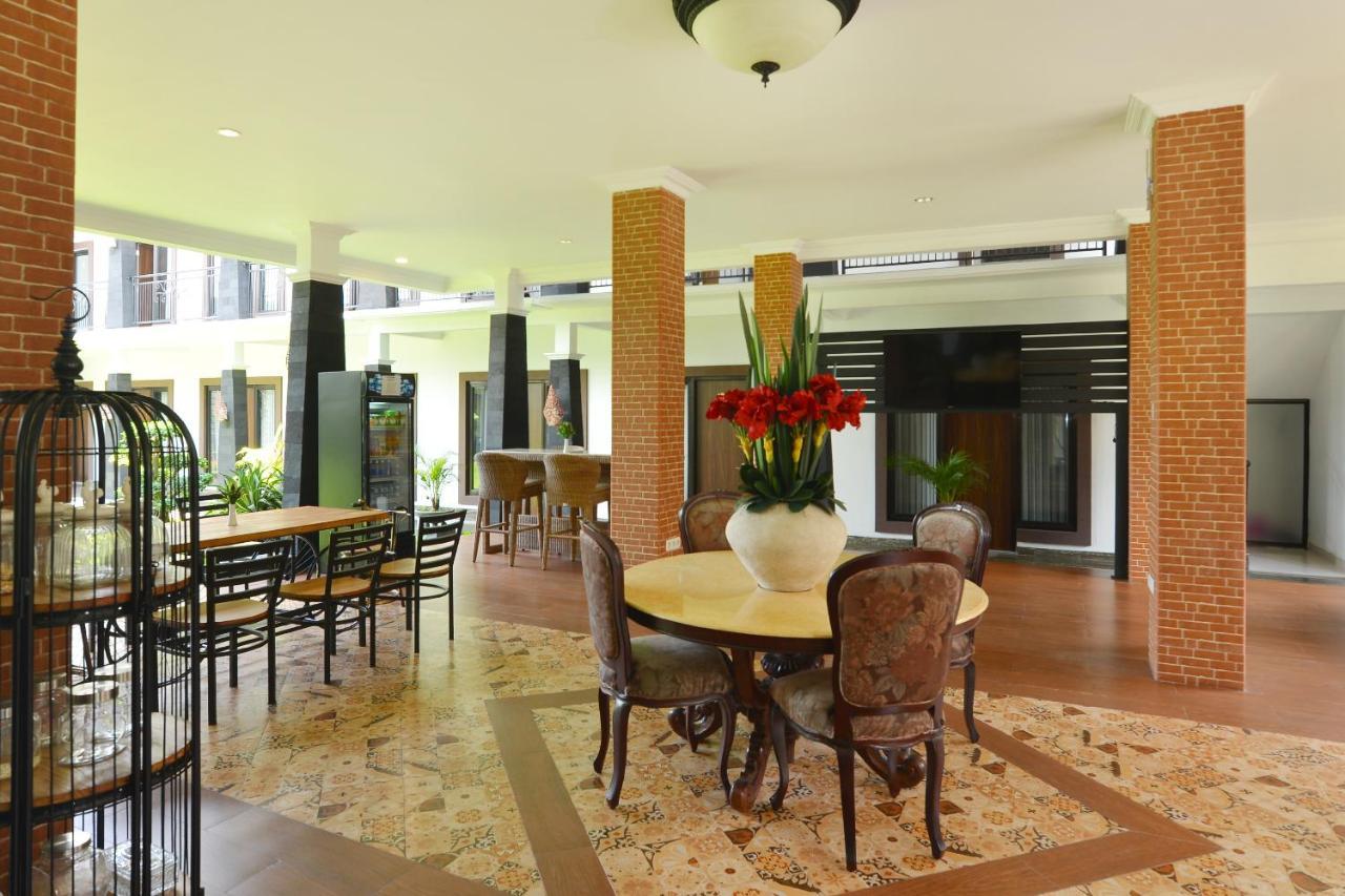 The Edwin Syariah Hotell Ngabean Exteriör bild